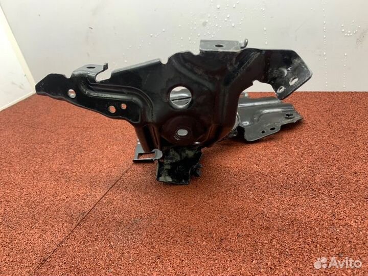 Кронштейн передней панели передний Ford Transit 8