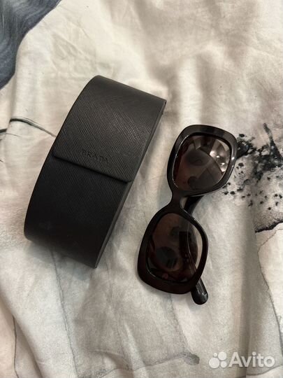 Солнцезащитные очки женские prada