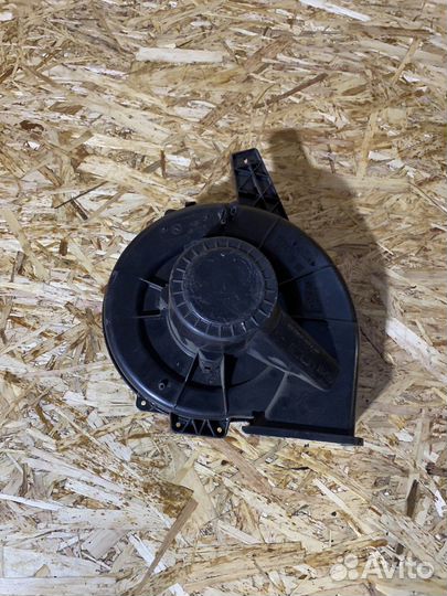 Моторчик отопителя Skoda Fabia 2 00-21