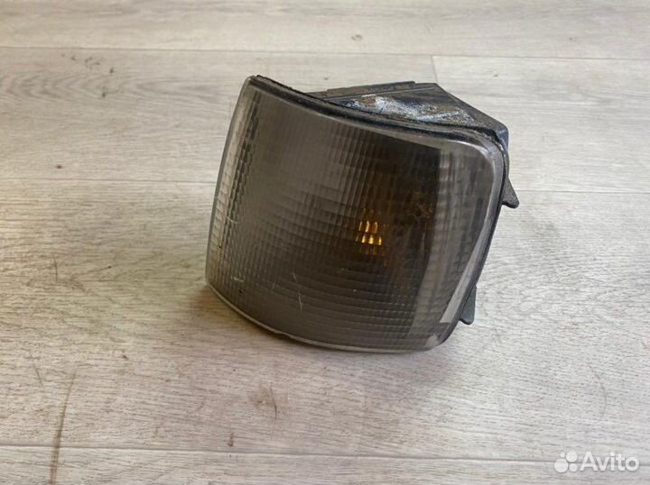 Указатель поворота левый Volkswagen Passat B3