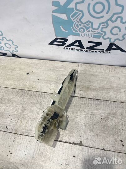 Ручка задней правой двери наружная Kia Rio 3