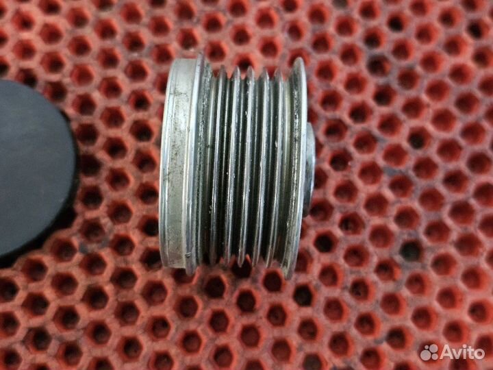 Шкив генератора Renault Koleos