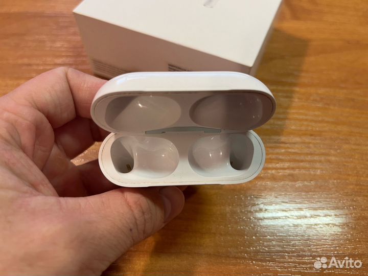 Оригинал зарядный футляр/кейс для AirPods Pro Б/У