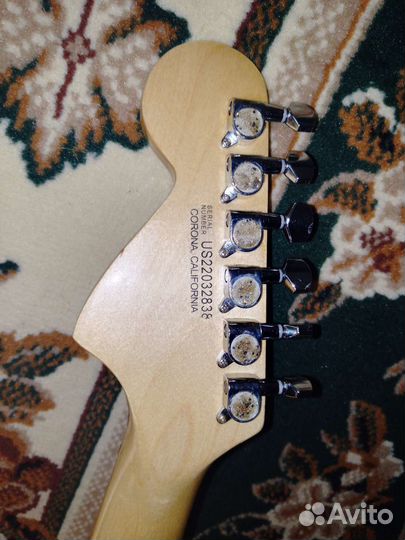Гитара Fender Stratocaster -цвет-золотой