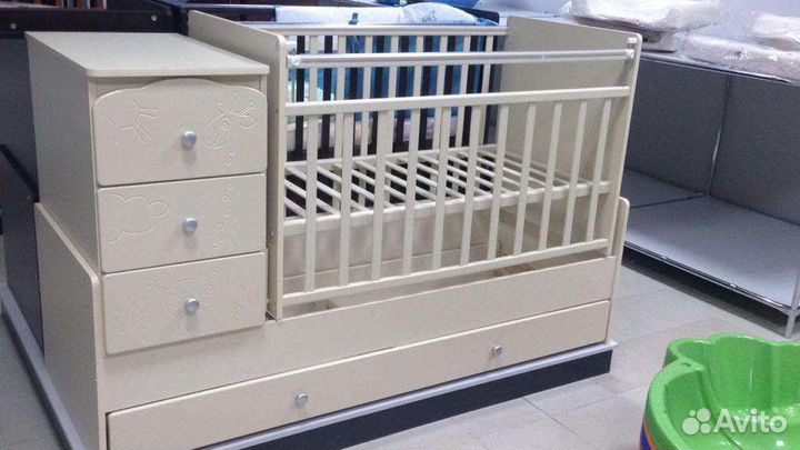 Детская кроватка с матрасом + комплект белья