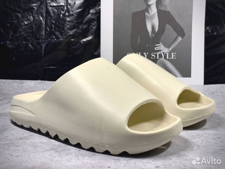 Тапки adidas yeezy slide