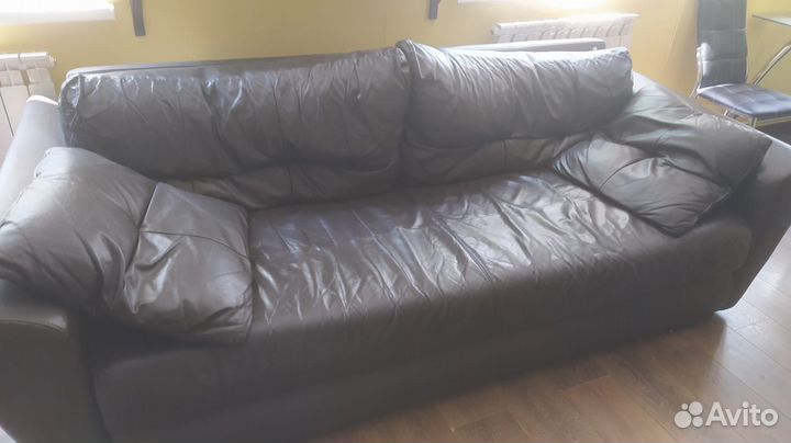 Кожаный диван