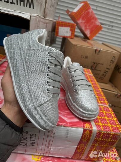 Кроссовки женские со стразами