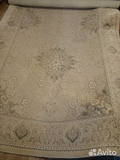 Новый белый ковер с шелковой нитью