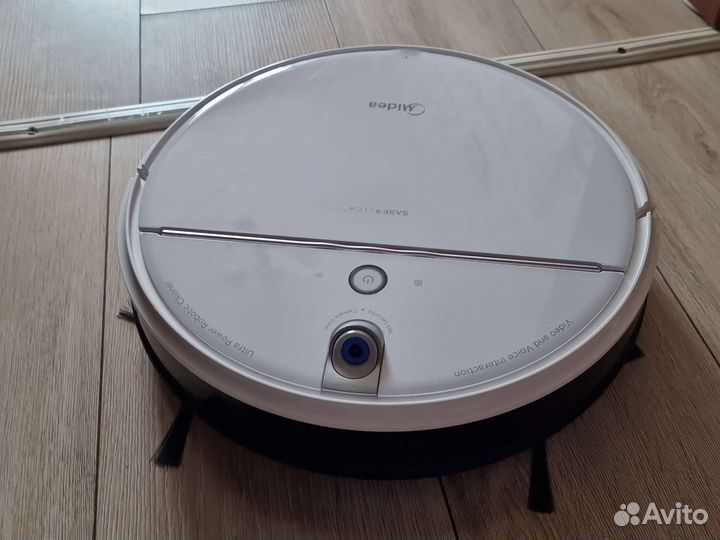 Робот пылесос моющий Midea vcr08