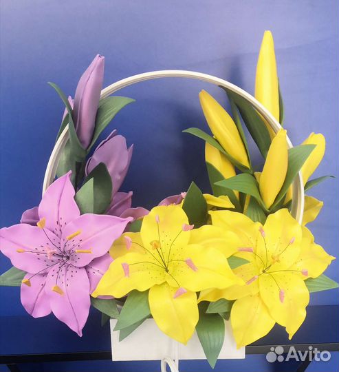 Лилии с ящиком для мелочей