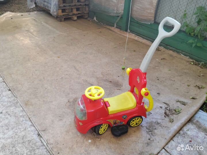 Детская машинка каталка с ручкой б у