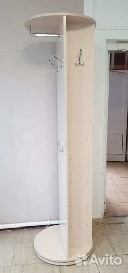 Прихожая крутится