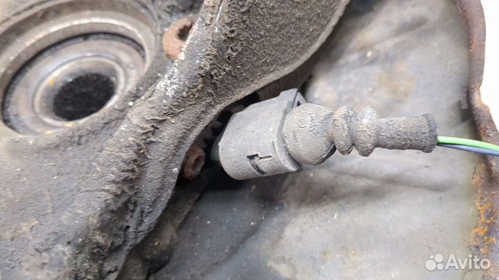 Ступица (кулак, цапфа) правая передняя Volkswagen Passat CC