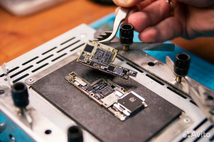 Ремонт материнских плат iPhone