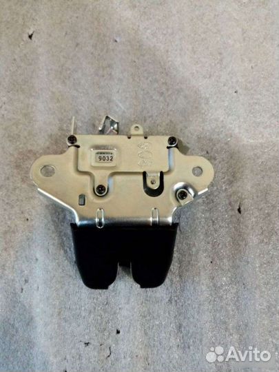 Замок багажника Kia Rio 4