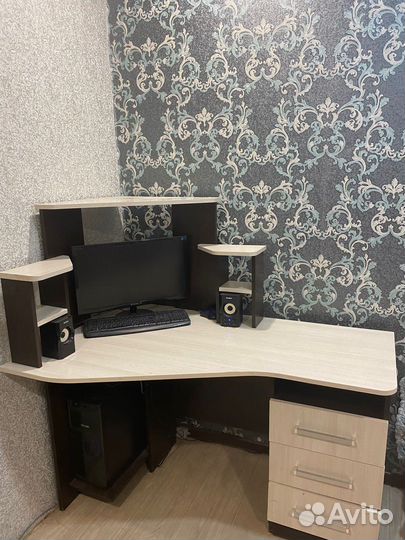 Компьютерный стол