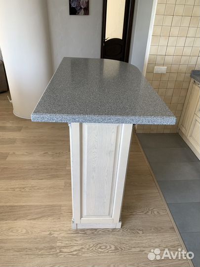 Островок-барный столик