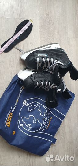 Коньки хоккейные 35р