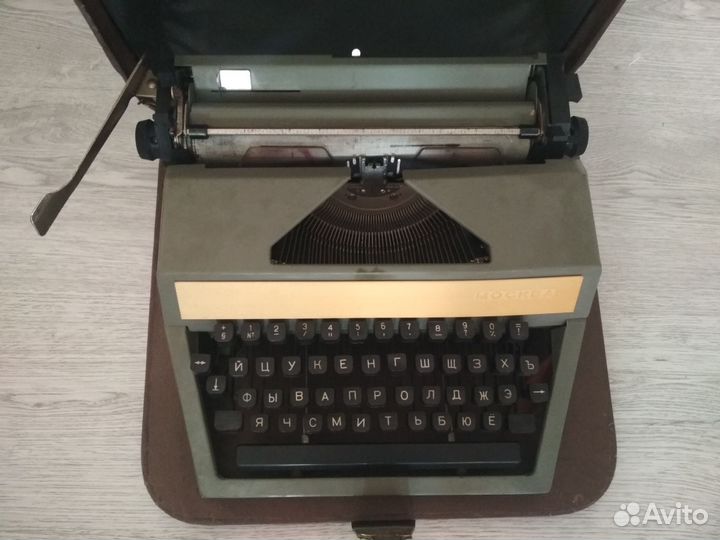 Пишущая машинка Москва с футляром
