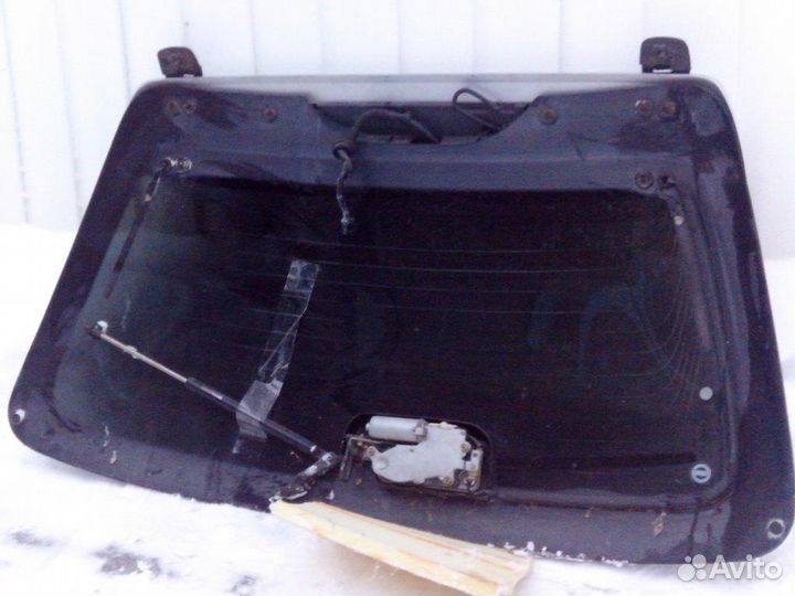 Заднее стекло на Mazda Capella Wagon (626)