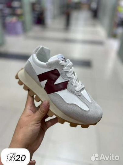 Кроссовки женские