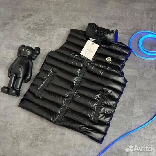 Жилетка moncler черная глянцевая