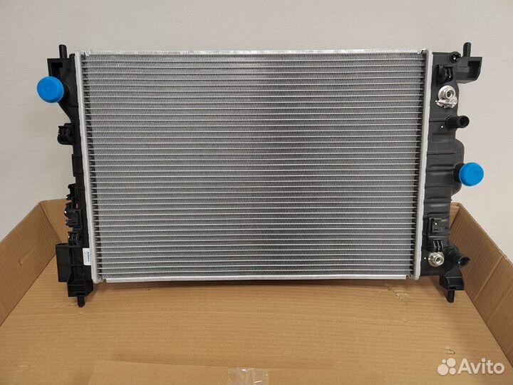 Радиатор Chevrolet Aveo АКПП Т300 в наличии