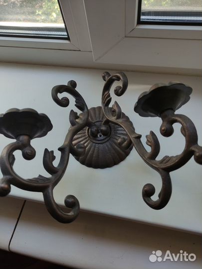 Кованый подсвечник настенный
