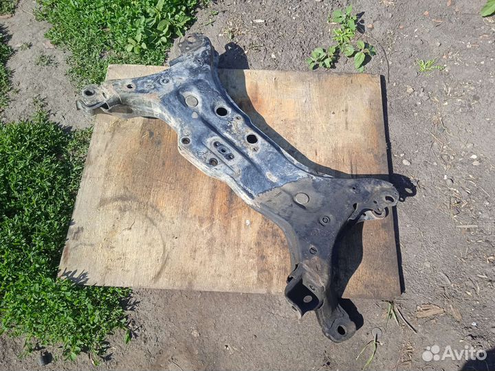 Подрамник передний Toyota Carina AT190