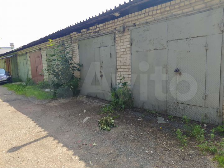 Гараж, > 30 м²