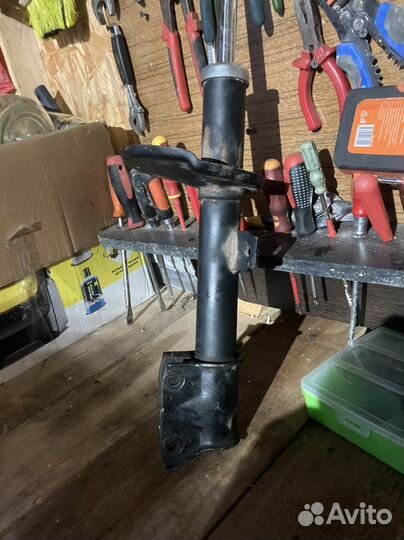 Амортизатор рено Дастер