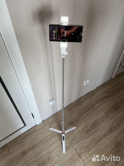 Штатив для телефона с лампами и bluetooth пультом