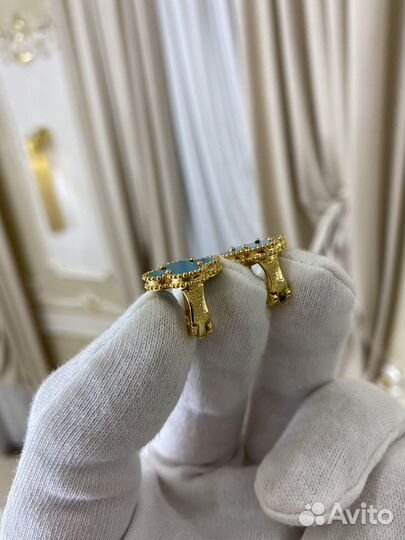 Золотые серьги van cleef
