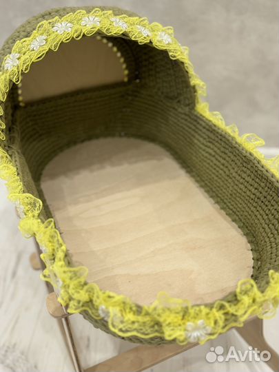 Вязаная люлька для куклы ручной работы