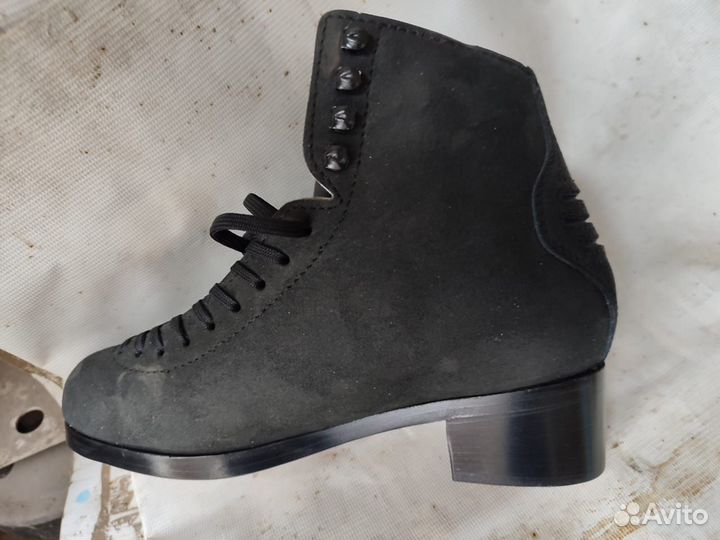 Коньки фигурные