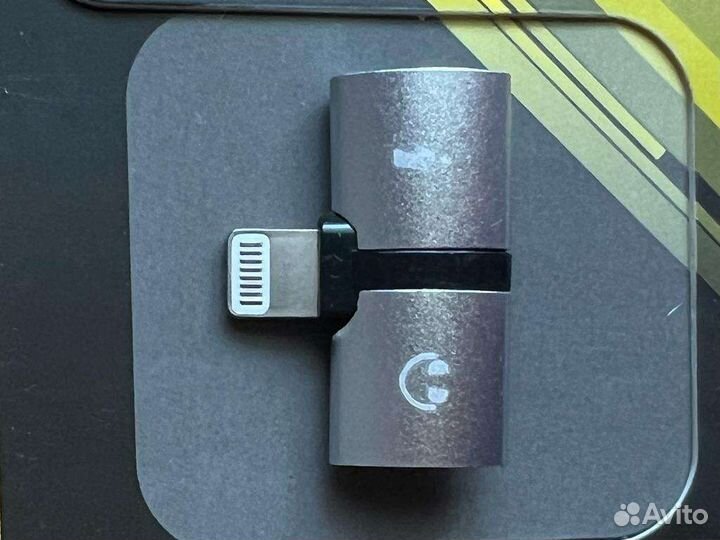 Переходник для зарядки и наушников на iPhone