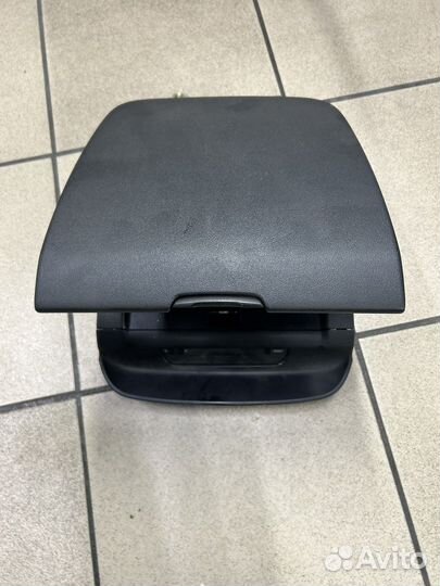 Бардачок на Субару форостер 2006 года