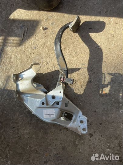 Педаль тормоза Opel Astra H МКПП