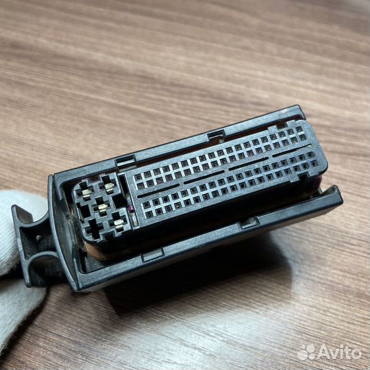 Разъем блока управления двигателем VAG