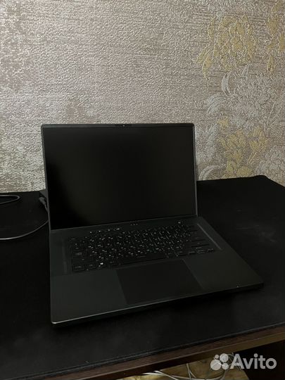 Asus Rog Zephyrus m16