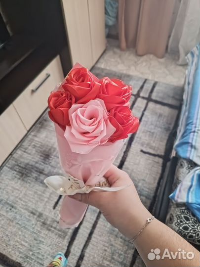 Розы из атласных лент