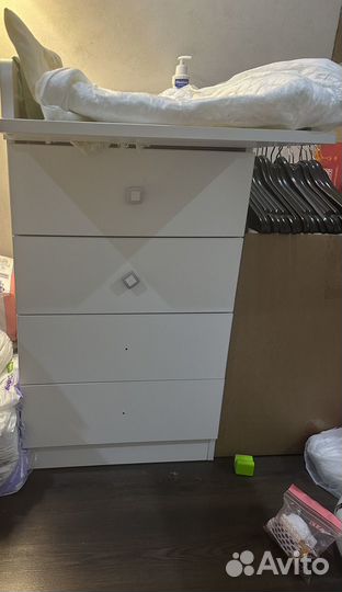 Продоется комод с пелинпльным столиком