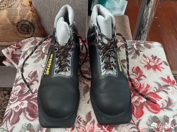 Лыжные ботинки