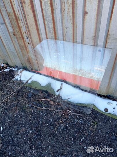 BMW E32 переднее левое стекло