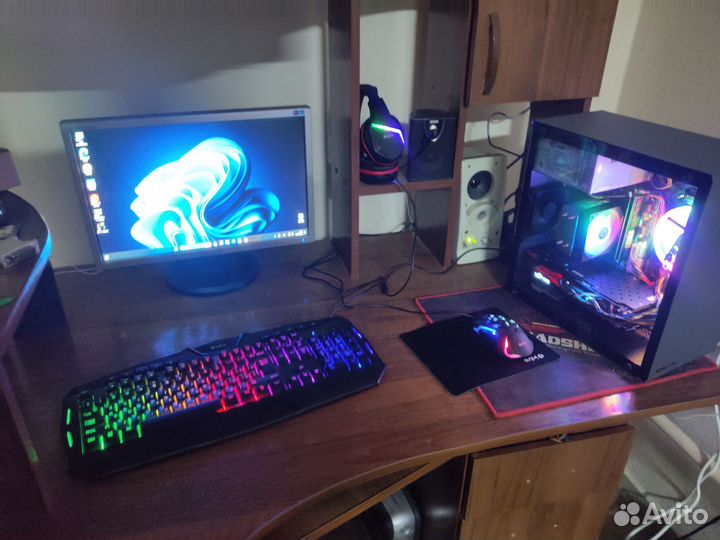 Компьютер в сборе с монитором
