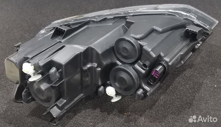 Фара передняя правая VW Polo 4D 2015