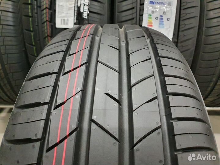 Kumho Ecsta HS52 215/60 R17