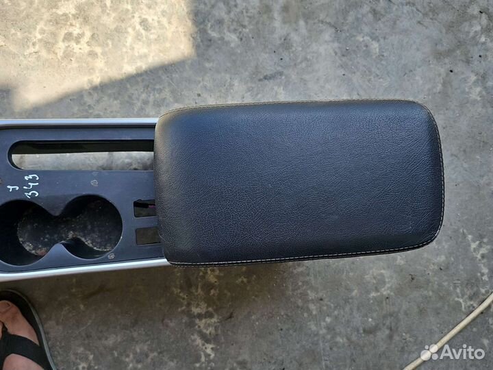 Подлокотник,средняя консоль Mazda CX-7