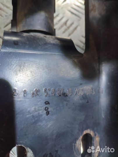 Кронштейн радиатора Mercedes-Benz A9405040740